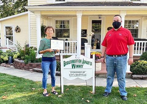 City presents Beautification Award